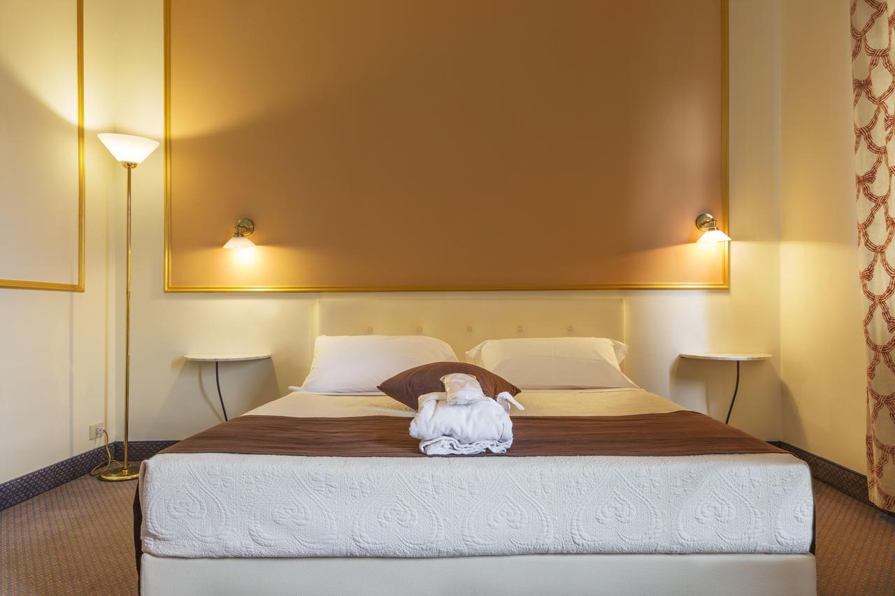 Hotel Ponte Di Rialto Crema Buitenkant foto